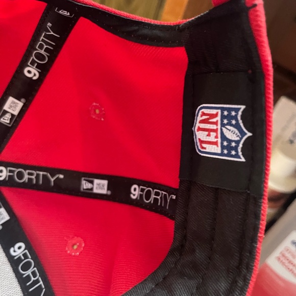 Tampa Bay Buccaneers hat. - Picture 5 of 9